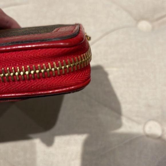 Louis Vuitton Zippy Retiro Wallet - Picture 17 of 17